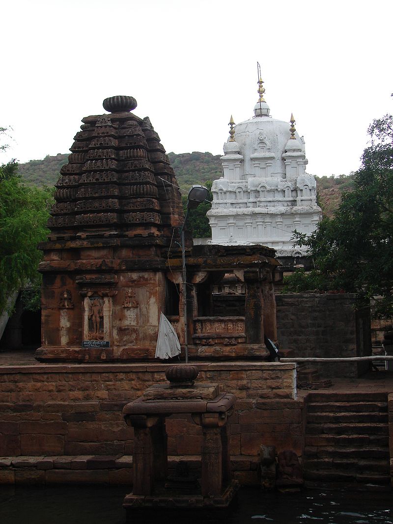 6-7 карнатик800px-Mahakuta_group_of_temples_at_Mahakuta.jpg