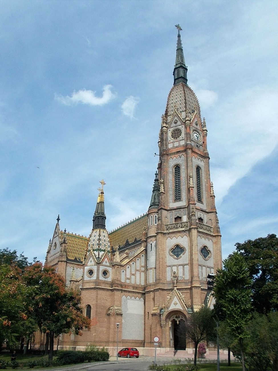 6 Saint_Ladislaus_Church_from_Halmos_Street,_2016_Budapest.jpg