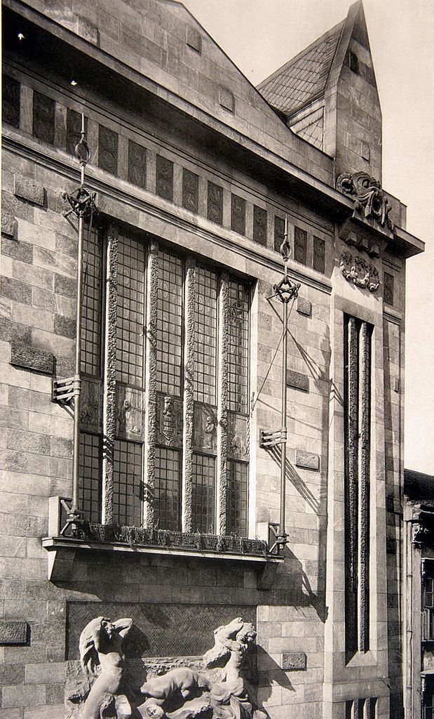 619px-Former_Hungaria_Bath_in_Budapest._Chzbuilding.jpg