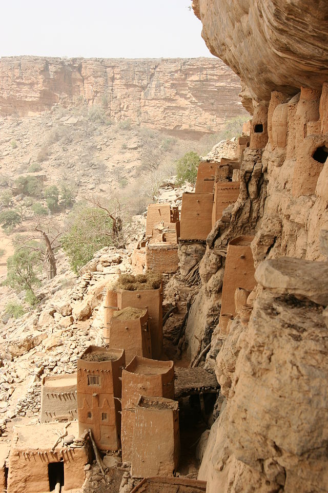 640px-Bandiagara_escarpment_1.jpg