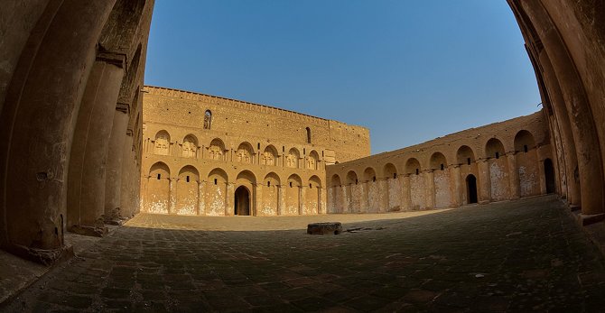 670x347px-Al_Ukhaidir_Fortress_6.jpg