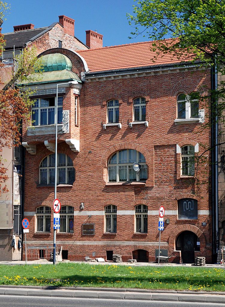 7г51px-Museum_of_stained_glass,_Kraków.jpg