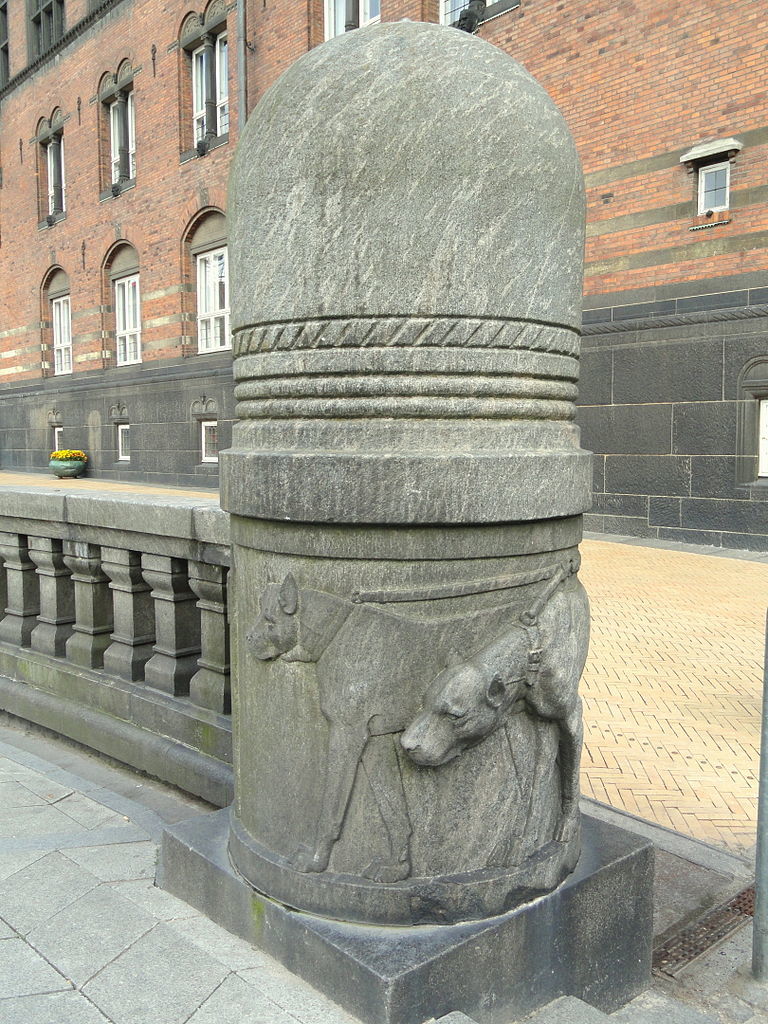 768px-Detail_-_Town_hall_of_Copenhagen_-_DSC08868.jpg