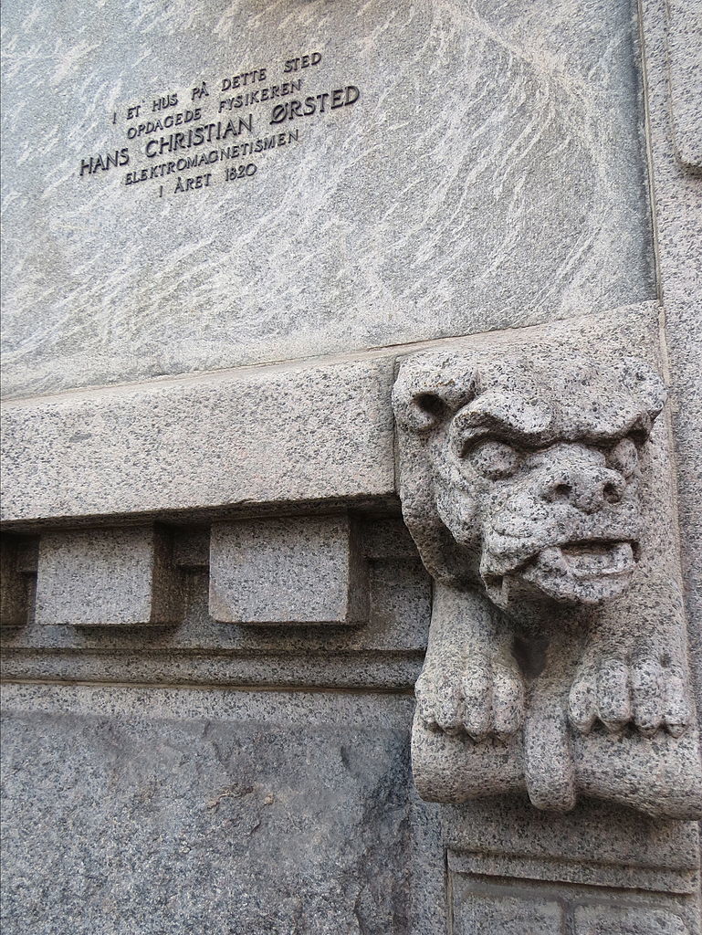 769px-Detalje_fra_Telefonhuset_(København).jpg