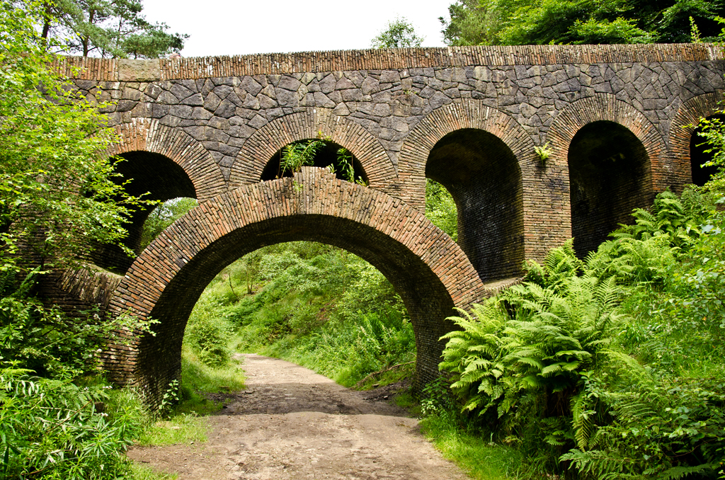 7_Arch_Bridge,_Rivington_-_8136491268.jpg
