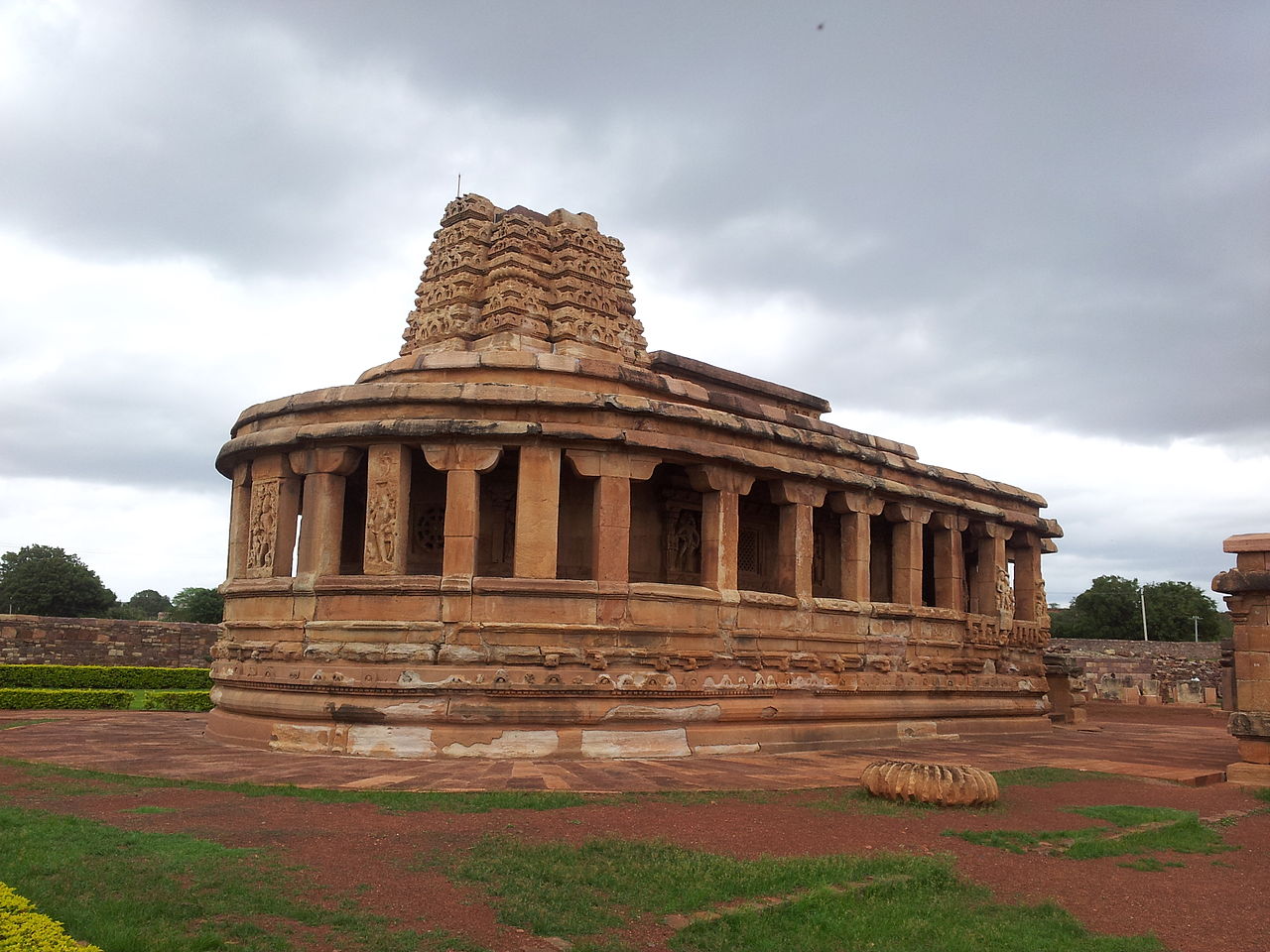 8 в дурги x-Aihole.jpg