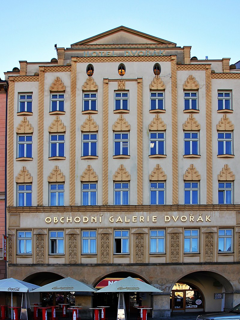 800px-České_Budějovice,_bývalý_Hotel_Slunce_(01).jpg