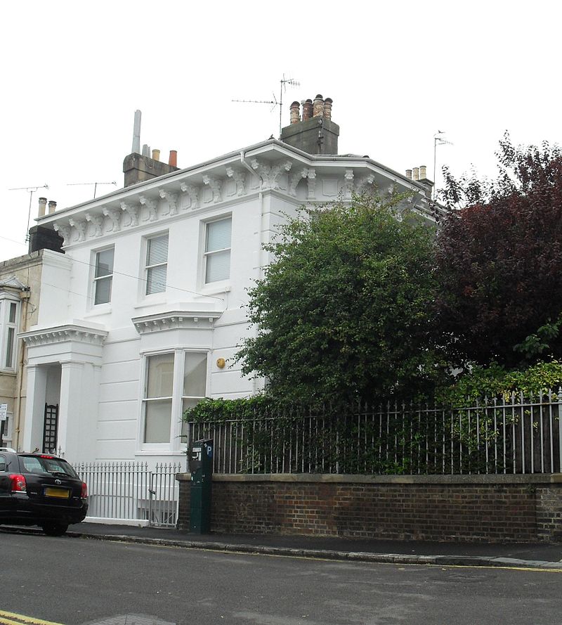 800px-17_and_19_Abbey_Road,_Brighton_(IoE_Code_480785).jpg