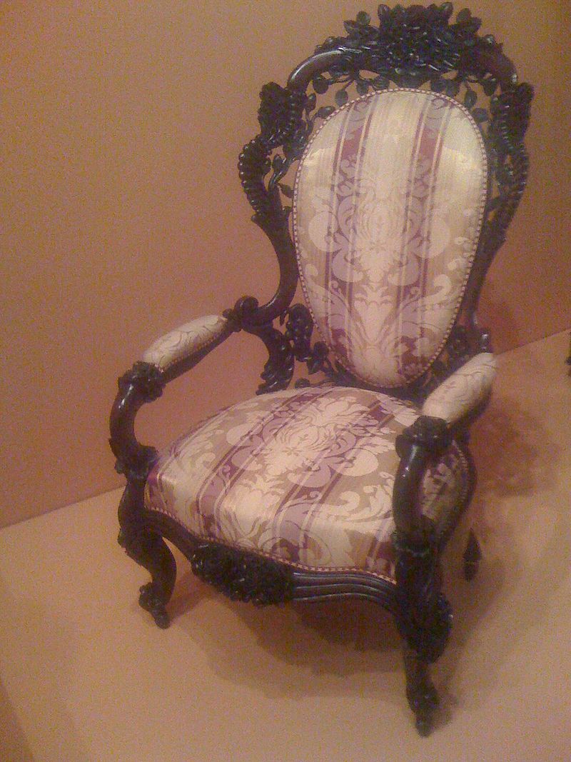800px-19th_century_American_Armchair.jpg