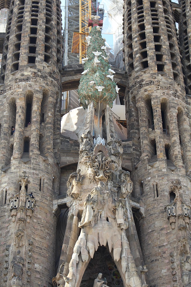 800px-Basilique_Sagrada_Familia_façade_nord_est_Barcelone_15.jpg