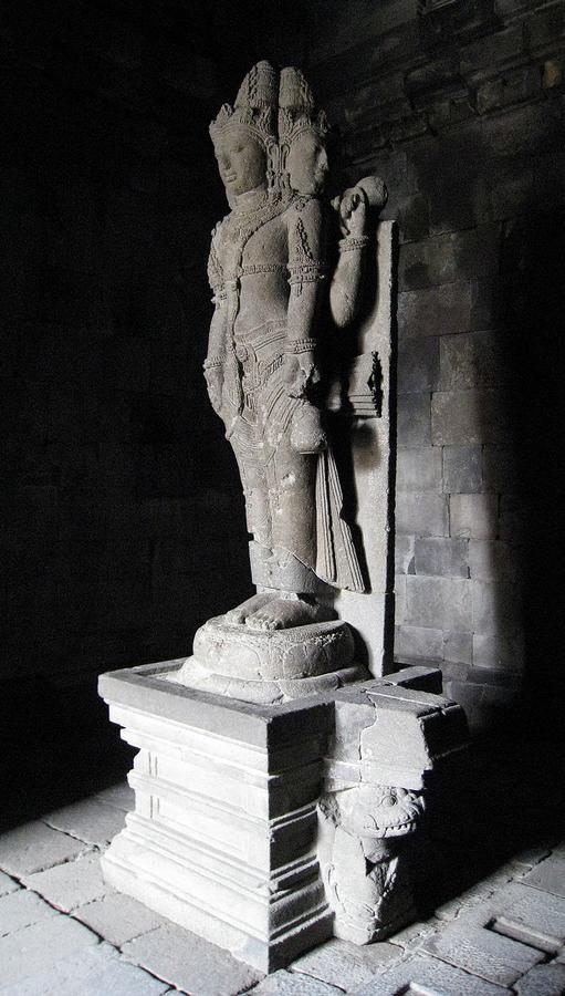 800px-Brahma_Statue_in_Prambanann.jpg