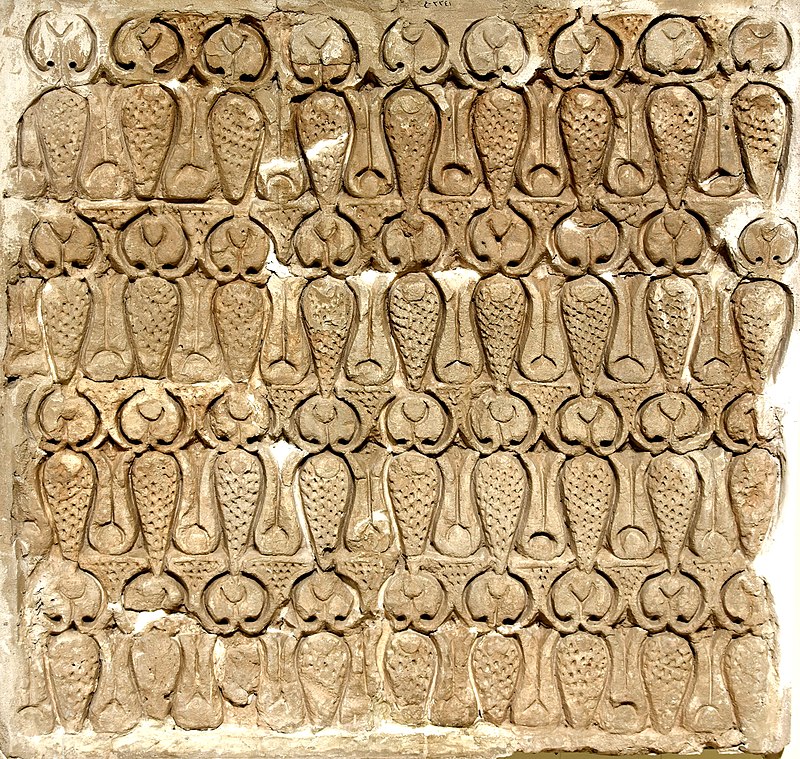 800px-Carved_stucco_panel_from_Samarra,_3rd_century_AH._The_Iraq_Museum.jpg