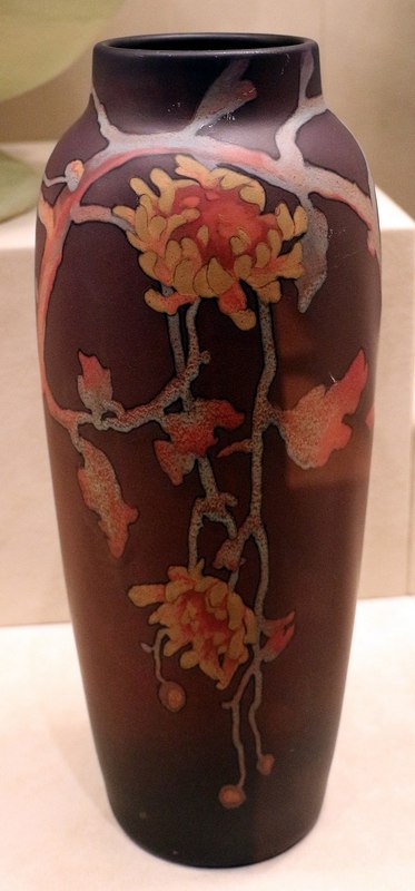 800px-Harriet_elizabeth_wilcox_per_rookwood_pottery_co.,_vaso,_1906.jpg