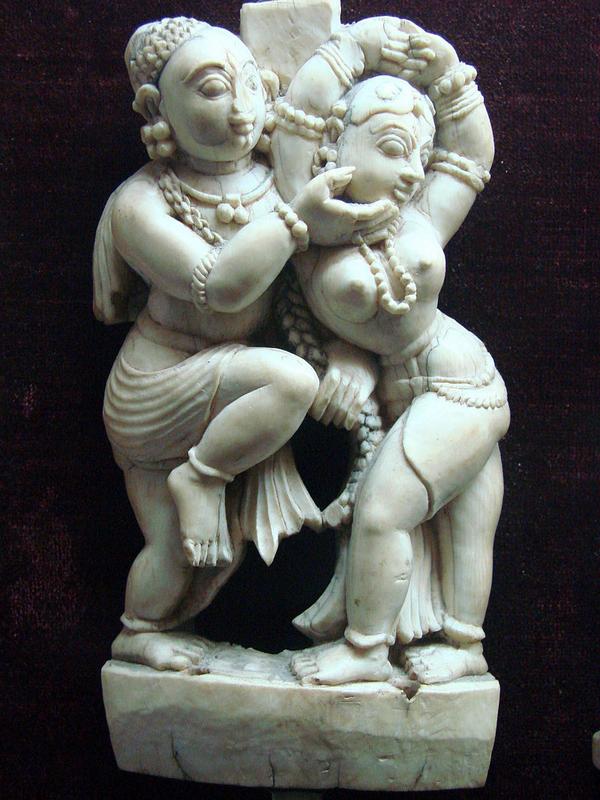 800px-Ivory_Sculpture_-_Sri_Meenakshi-Sundareshwarar_Temple_-_Madurai_-_India_01.JPG