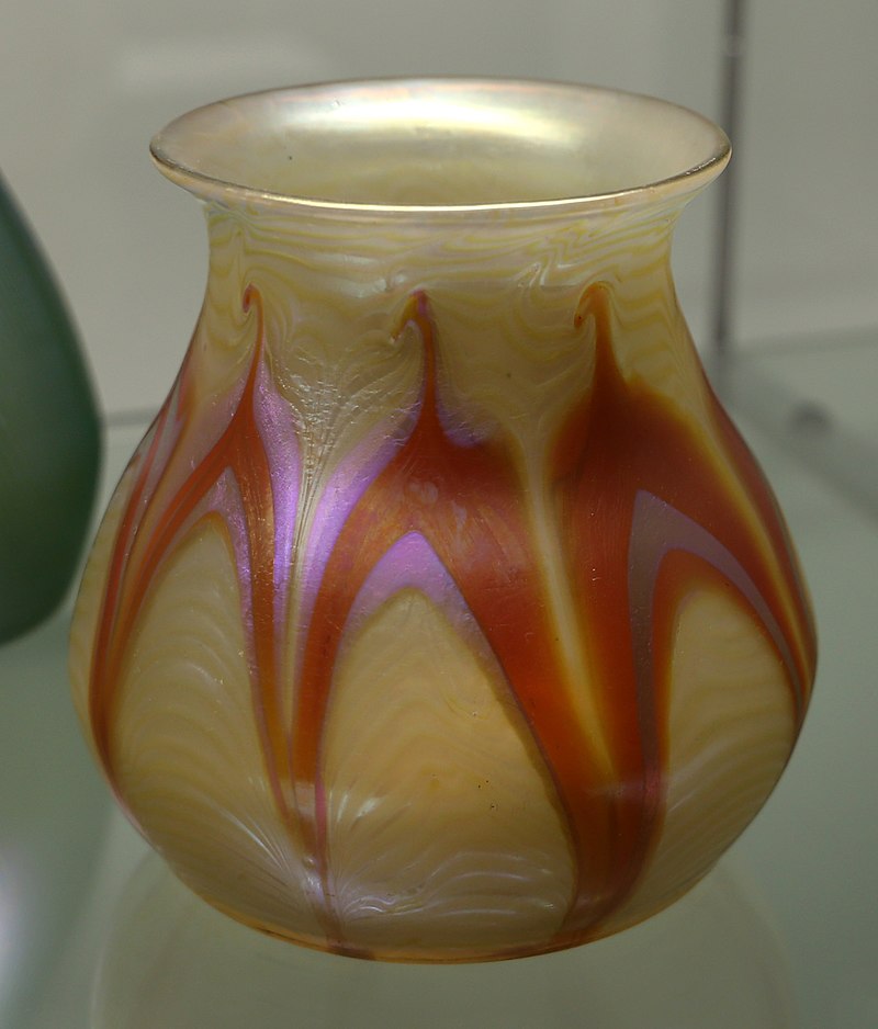 800px-Johann_loetz_witwe,_vaso,_klostermühle,_1900-07_ca.jpg