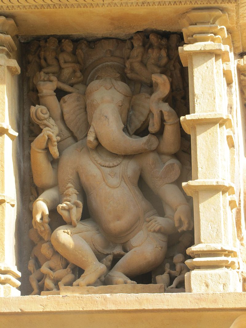 800px-Khajuraho_India,_Lakshman_Temple,_Sculpture_02.JPG