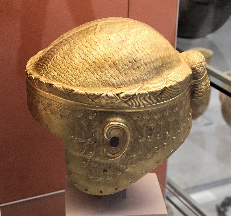 800px-Meskalamdug_helmet_British_Museum_electrotype_copy_original_is_in_the_Iraq_Museum,_Bagdad.jpg