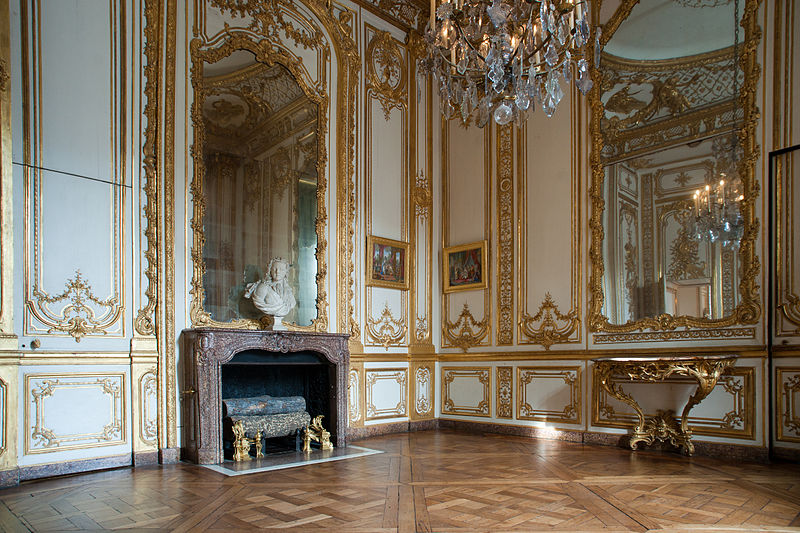800px-Petit_appartement_du_roi_-_Pièce_de_la_vaisselle_d'or_(3).jpg