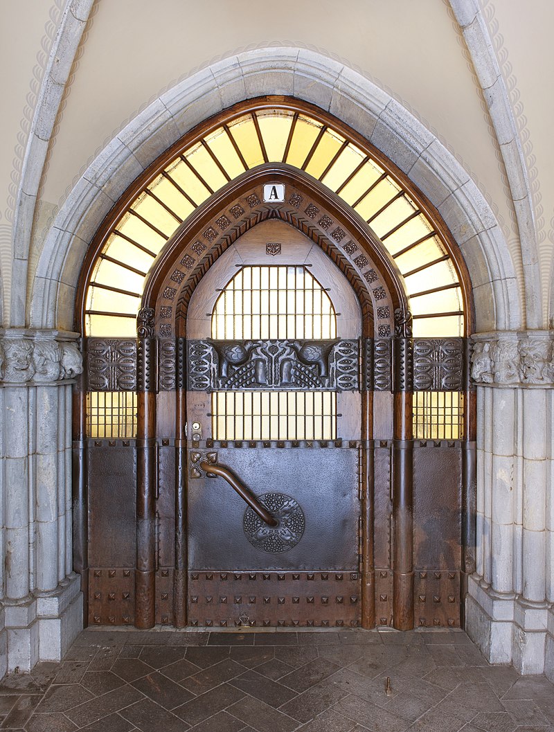800px-Photographs_of_Pohjola_Insurance_building_-_Front_Door.jpg