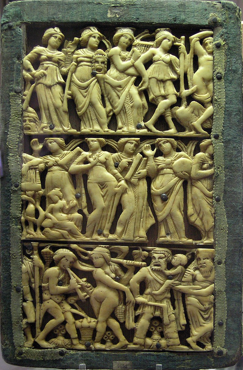 800px-Plat_reliure_Apollon_thyase.jpg
