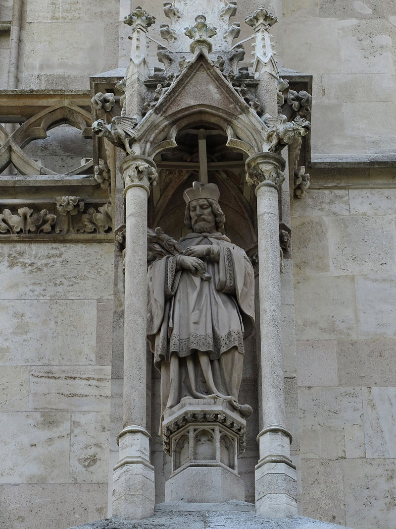 800px-Statue_Johannes_Nepomuks_am_Nordturm_der_Votivkirche_II.jpg