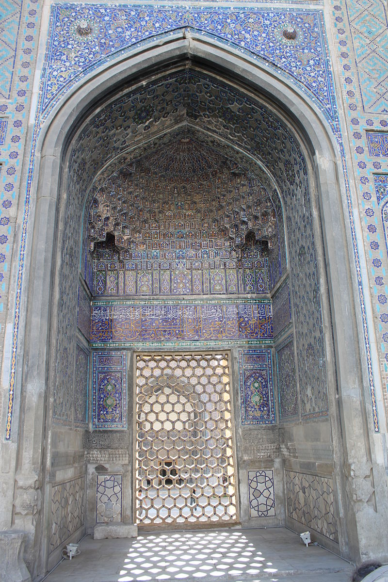800px-Ulugbek_madrasah_-_5_pishtaq_-_central_porch.JPG