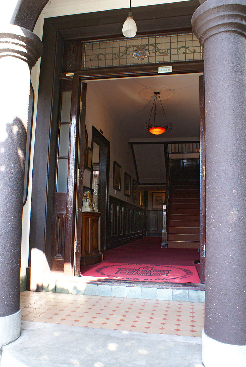 800px-Uroko_house06s3200.jpg