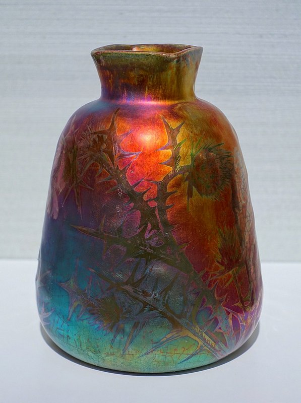 800px-Vase_with_lustre_glaze,_Clement_Massier,_c._1900,_ceramic_.jpg