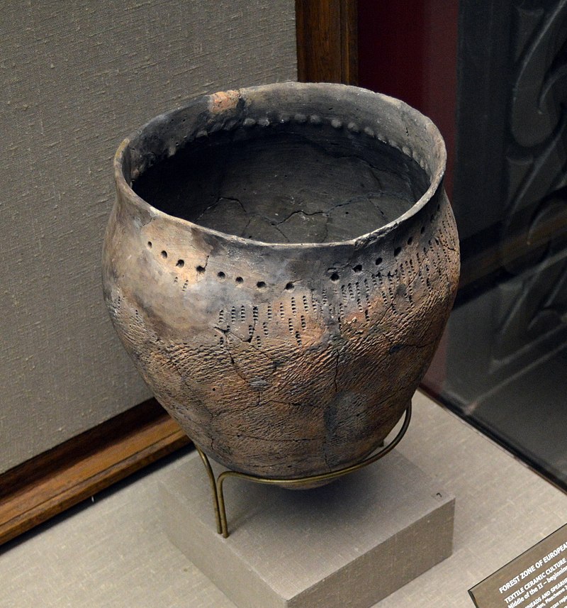 800px-Vessel_Textile_ceramic_GIM.jpg