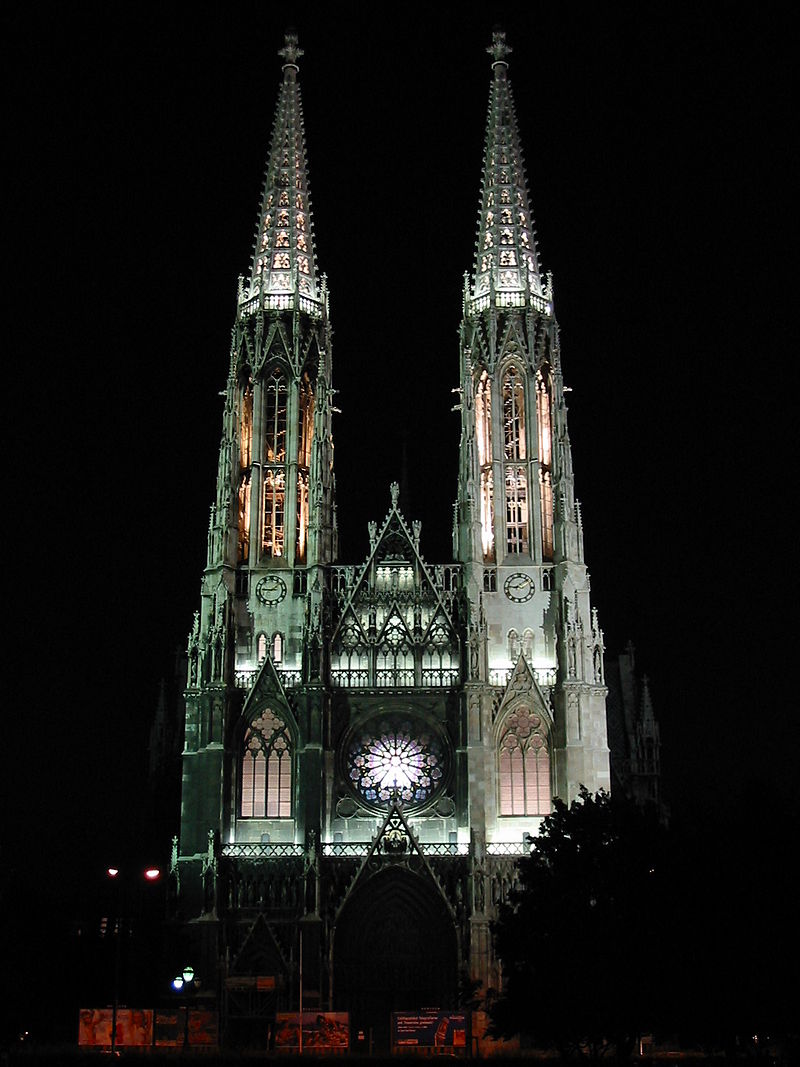 800px-Votivkirche_Wien_bei_Nacht.JPG