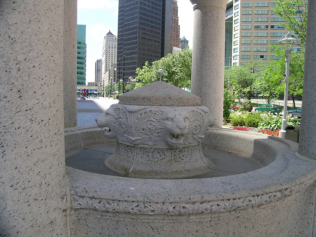 87LionsBagleyMemorialFountainDetroit.jpg
