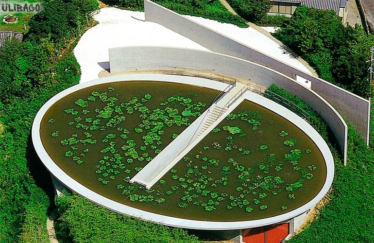 88 Tadao_Ando_Khram_Vody1.jpg