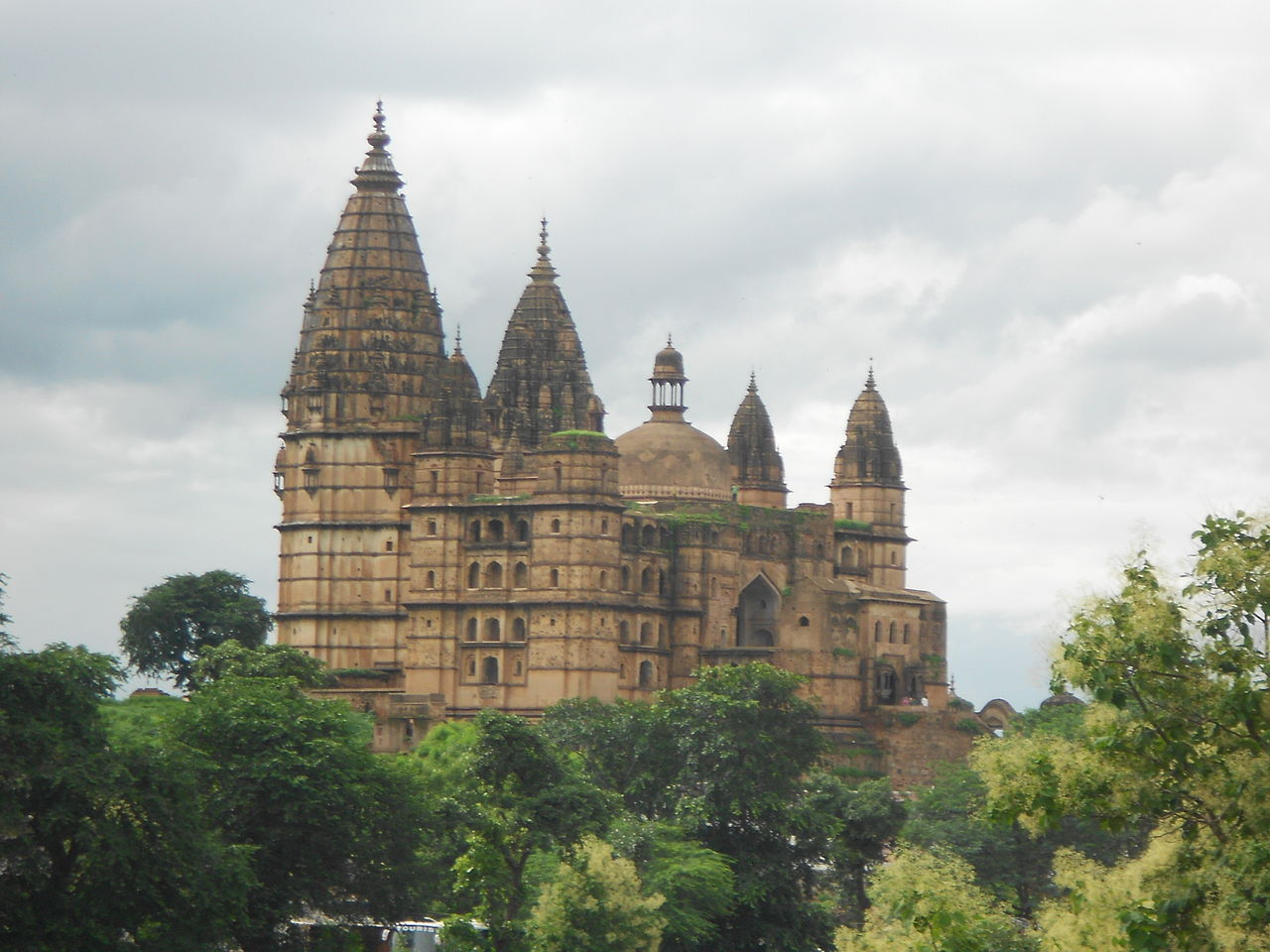 9dChaturbhuj_Temple,_Orchha.jpg