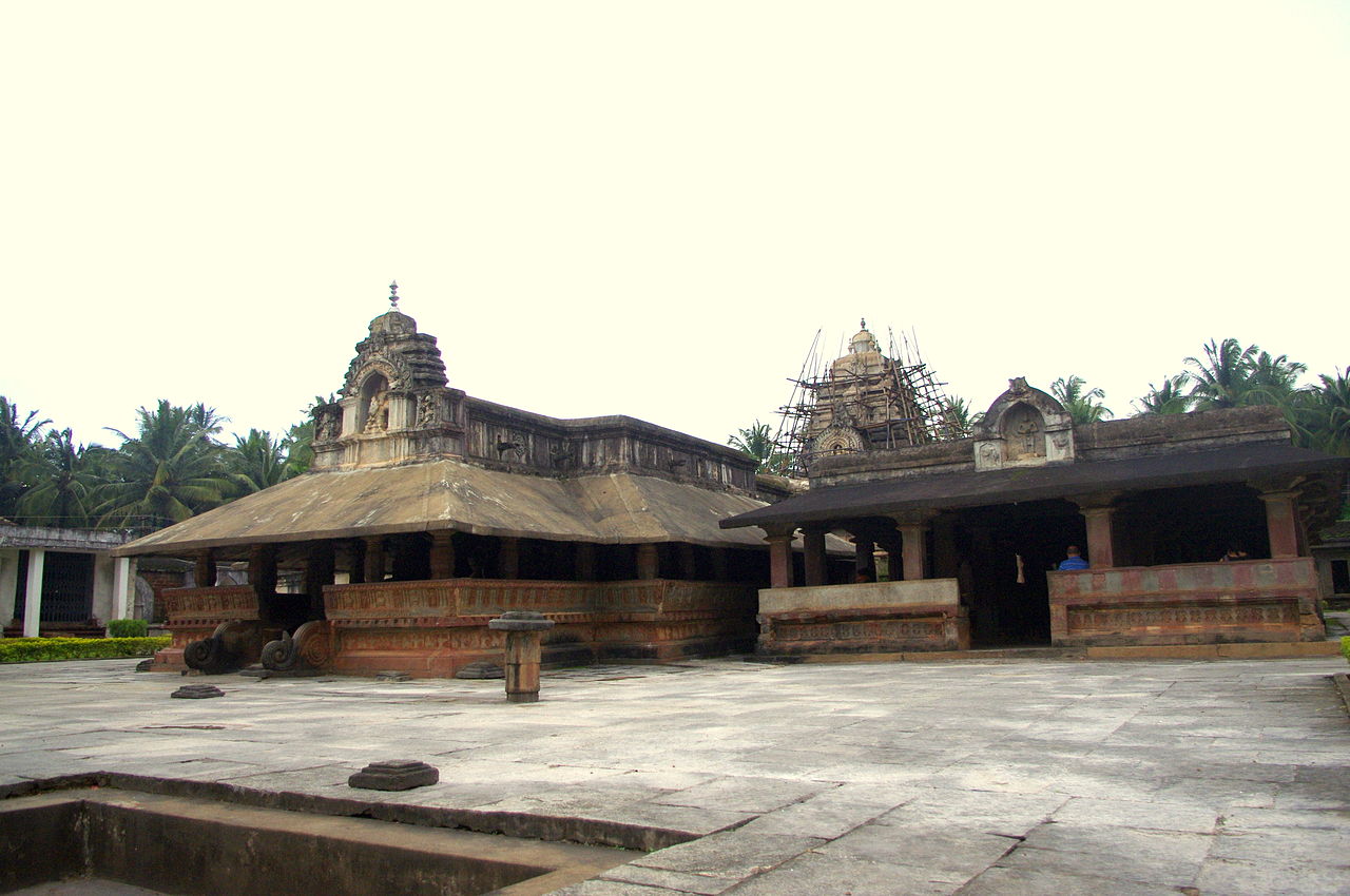 9Madhukeshwara_temple_at_Banavasi_sirsi.JPG