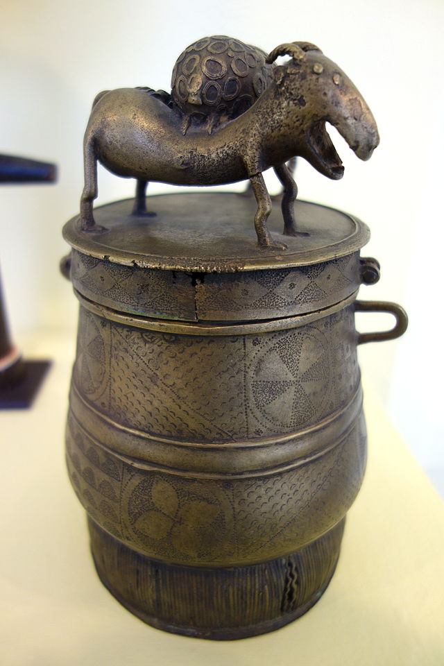 _Ghana,_perhaps_late_19th_century,_brass_-_Fitchburg_Art_Museum_-_DSC08865.JPG