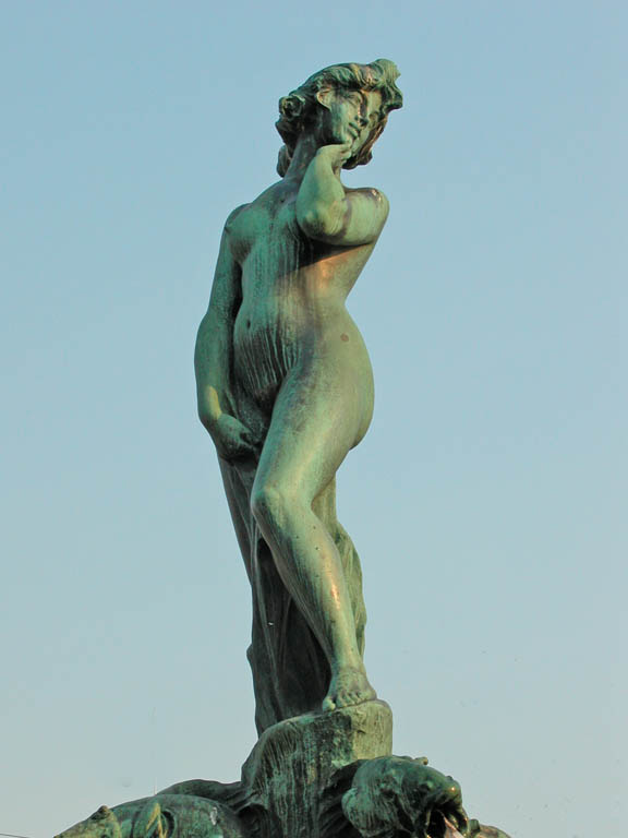 _Havis_Amanda_,_la_statue_de_la_fontaine_de_Vallgren_(Helsinki)_(2744386193).jpg