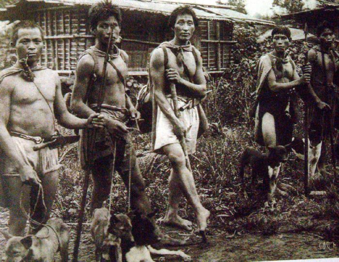 Aboriginal_with_formosan_dog.jpg