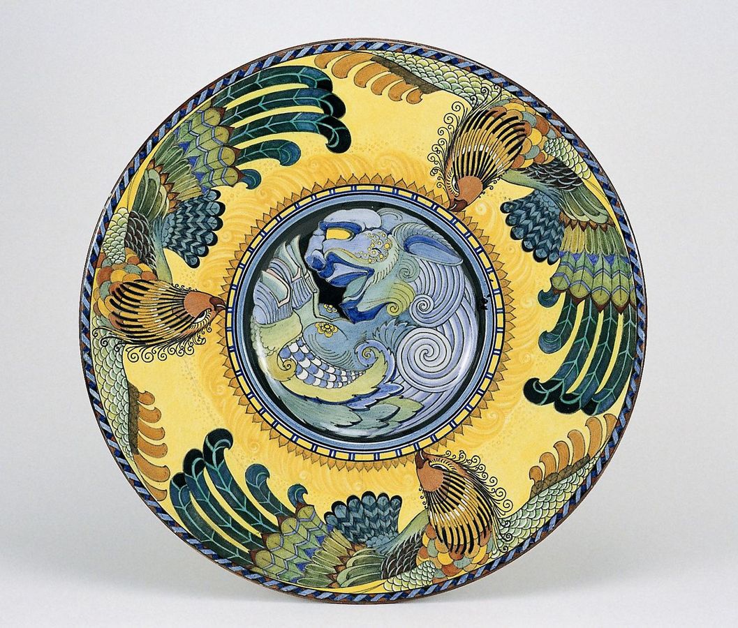Achille-Calzi-Piatto-con-Chimera-1919-maiolica-collezione-MIC-Faenza.jpg