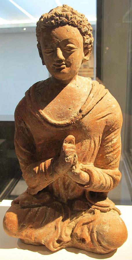 Afghanistan,_buddha_assiso_in_vajrasanao,__monastero_di_fondukistan,_VII_sec.JPG