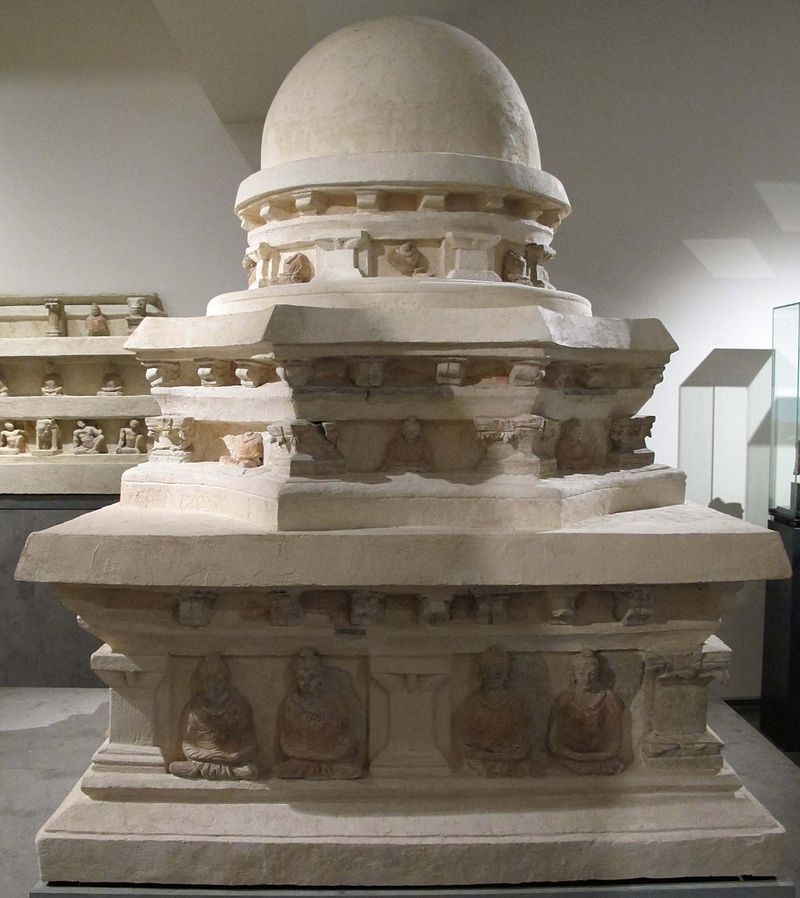 Afghanistan,_stupa_TK121,_sito_di_hadda,_monastero_di_tapa-kalan,_IV-V_sec.JPG