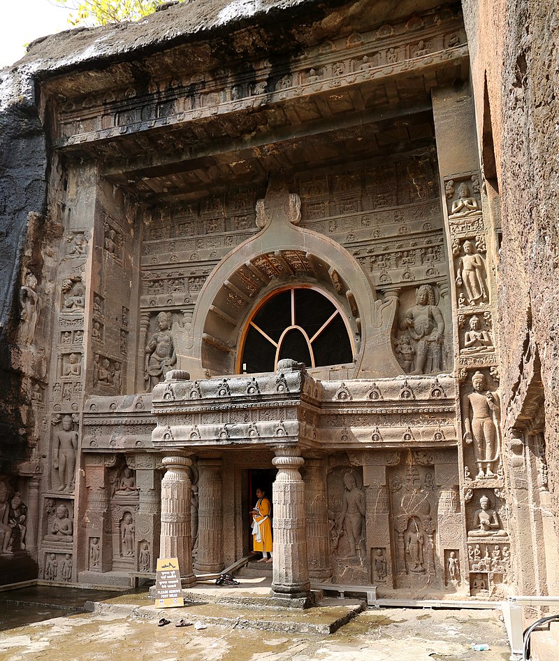 Ajanta,_grotta_19,_chaitya_del_V_secolo_dc._,_esterno_01,_0.jpg