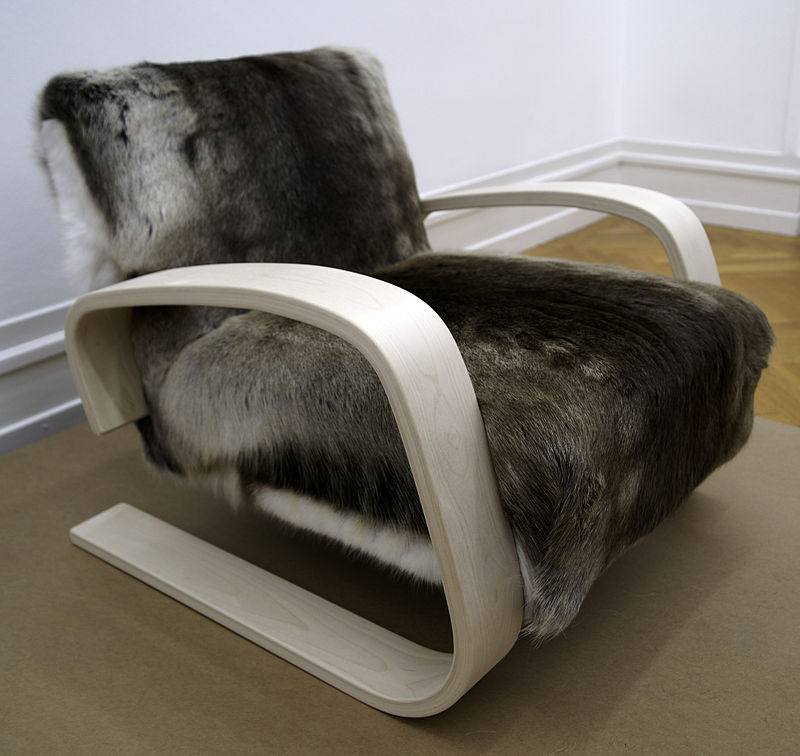 Alvar_Alto_-_Tank_Chair_(Armchair_400).jpg