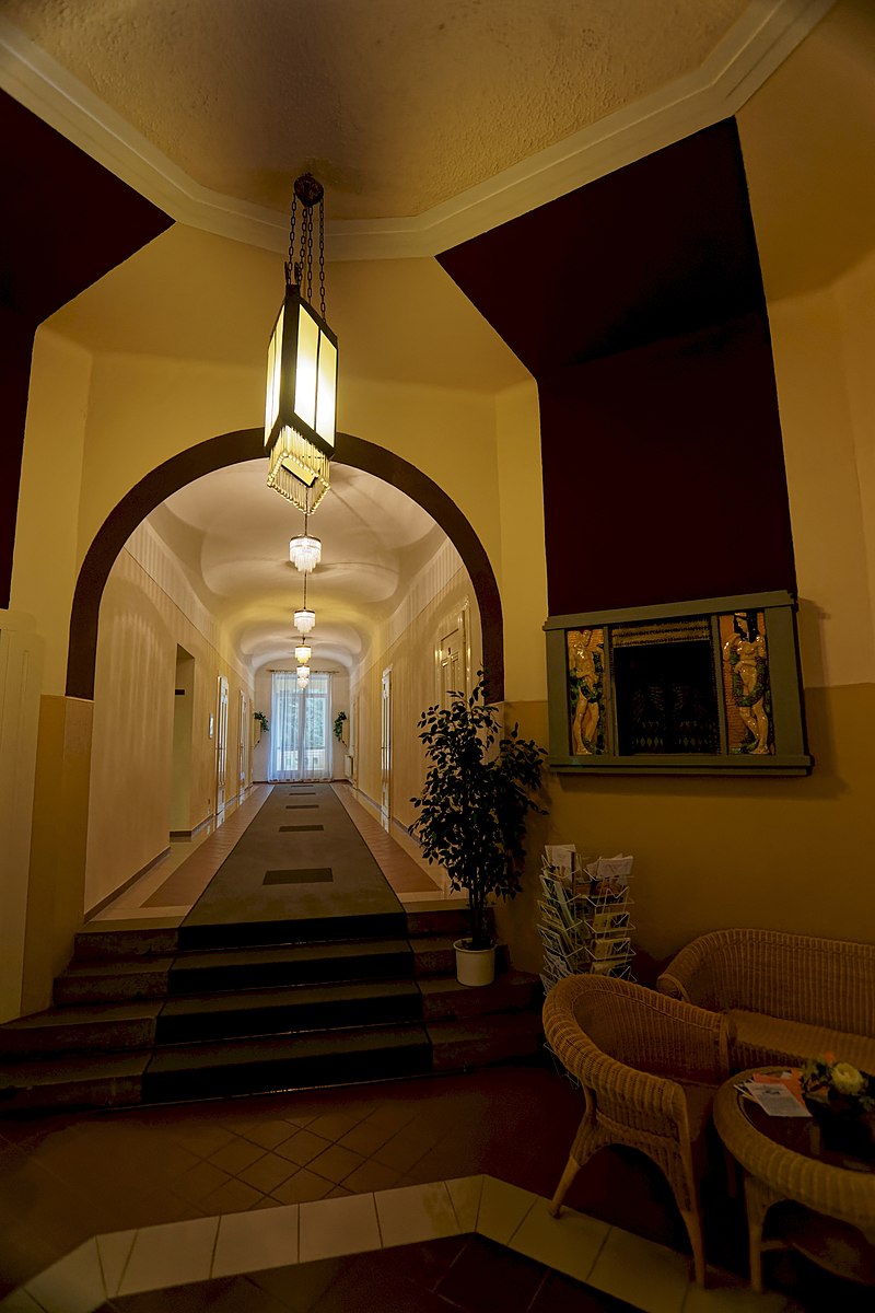 ana_House_1908-09_by_Emil_Králík_-_Wagnerian_Geometrical_Art_Nouveau_-_R.jpg