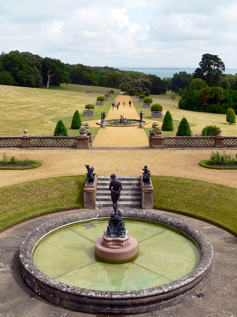 Andromeda_Fountain_-_geograph.org.uk_-_1422470.jpg