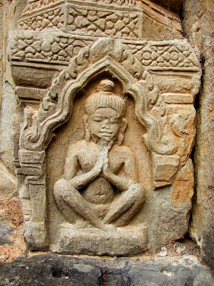Angkor_Thom_sculpture2009.jpg