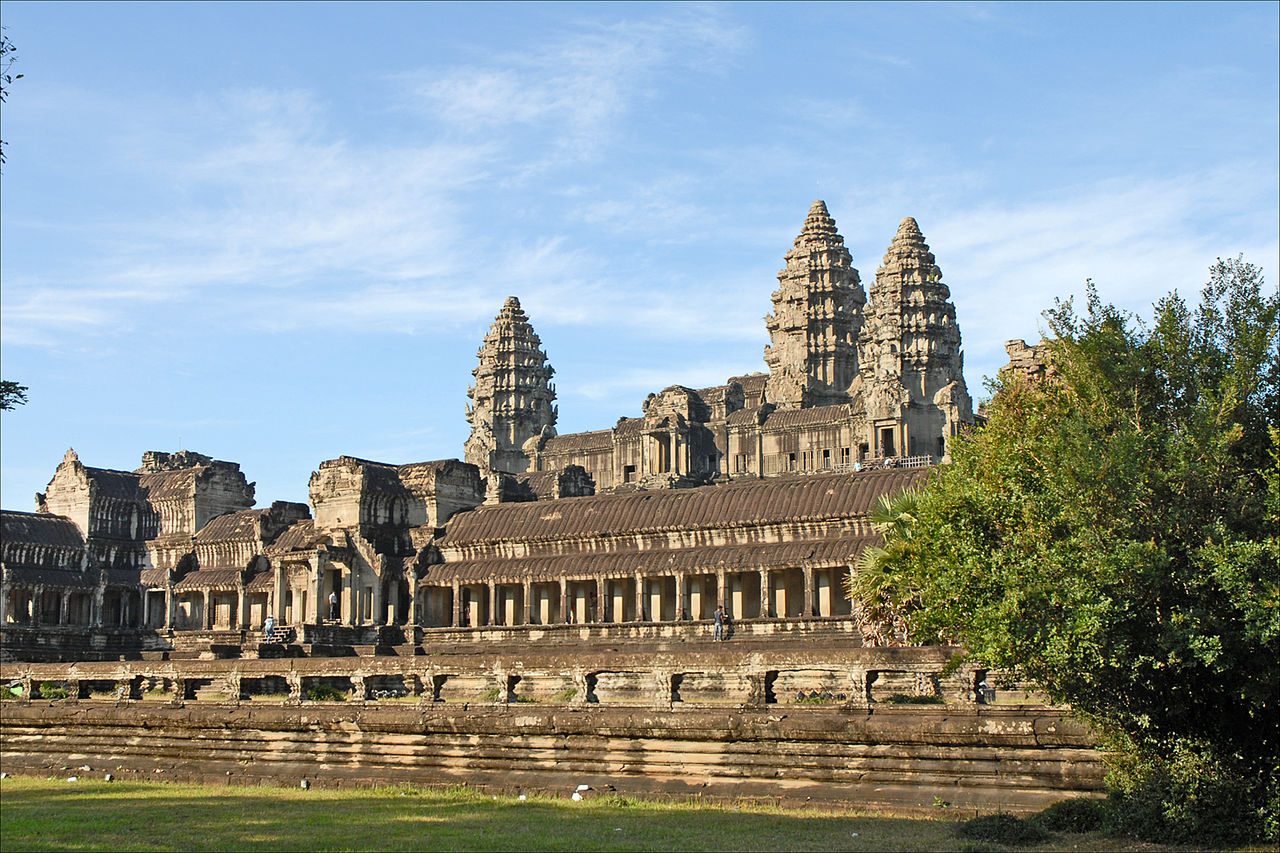 Angkor_Vat_(6931599619).jpg