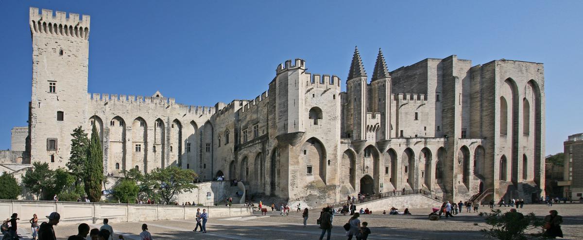 Avignon,_Palais_des_Papes_by_JM_Rosier.jpg