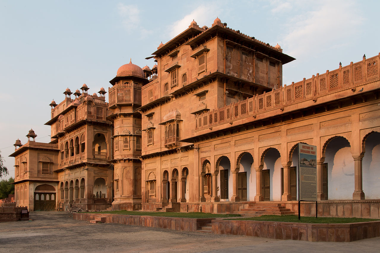 Bîkâner-Junagarh_Fort-04-Ganga_Mahal-20131008.jpg