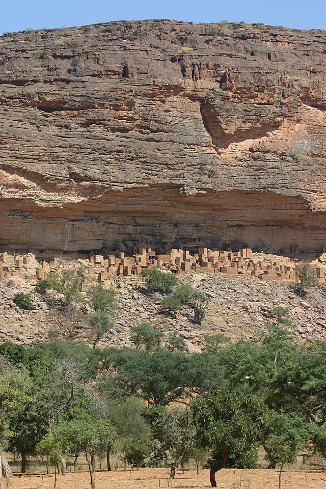 Bandiagara_escarpment2.jpg