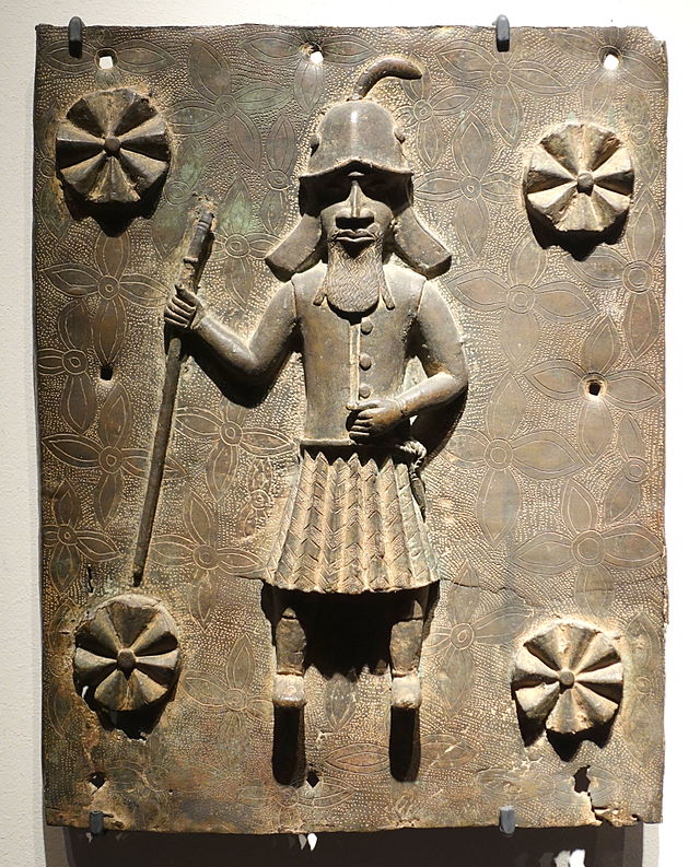 Benin_plaque_in_the_Ethnological_Museum,_Berlin_-_074.JPG